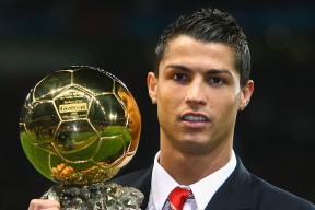 爱游戏登录入口-拜仁球员体能分配合理，控制后程节奏，拜仁队内