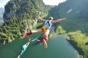 爱游戏在线登录入口-职业联赛设置科学训练计划促进球员健康发展，职业联赛青训