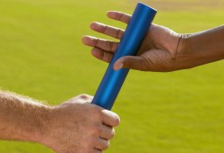 爱游戏娱乐-“德甲豪门密切追赶，冠军之战悬而未决”，德甲冠名