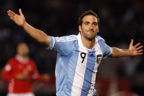 爱游戏体育（AYX）官方APP下载-新闻发布！球队重要轮换球员受伤，需调整战术，球队换人