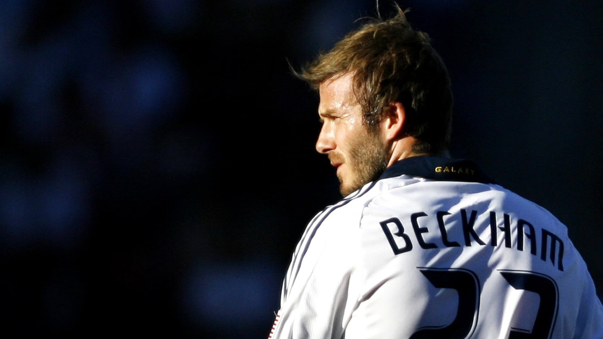 “夜幕追逐:黑夜中的极速火花”,夜幕追击破点视频