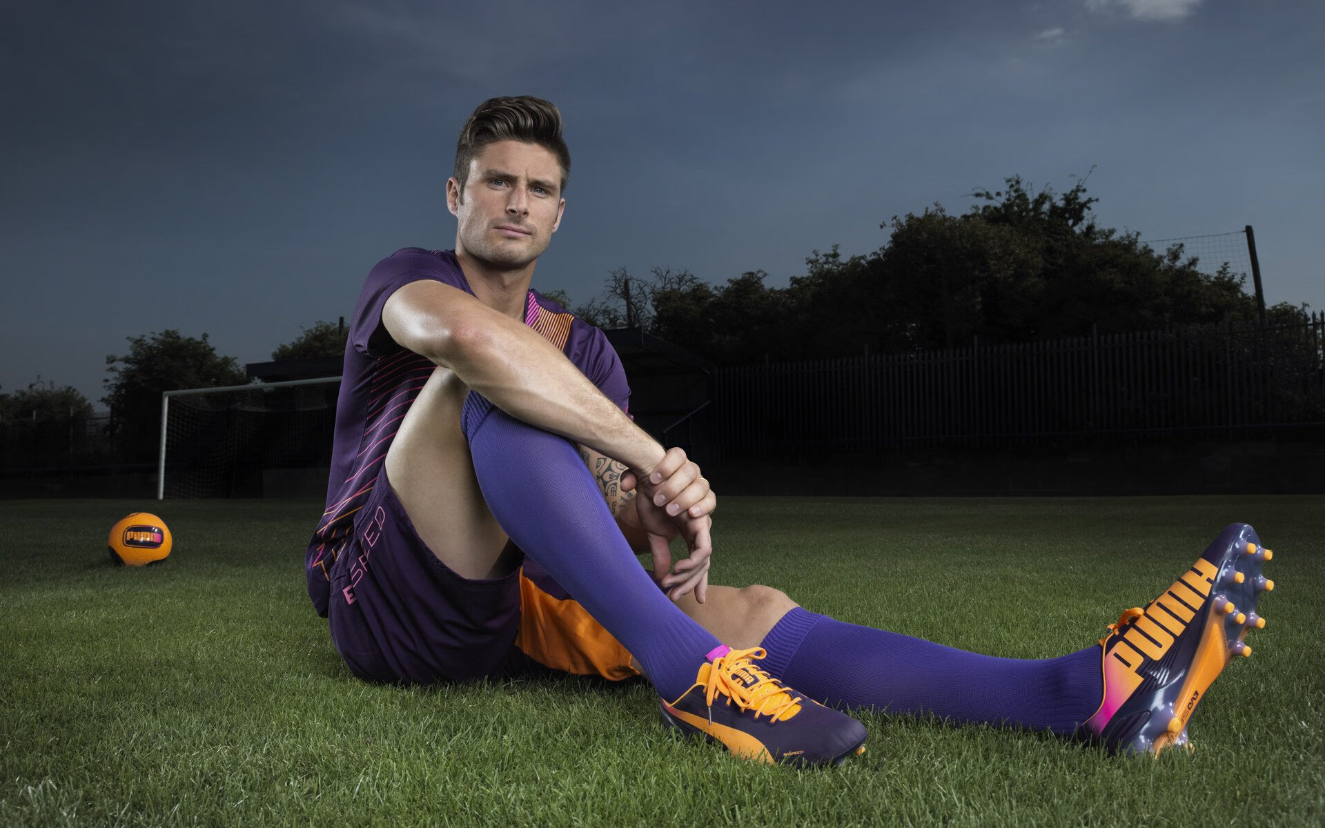 湖人詹眉合璧大胜开拓者，詹眉合砍50分湖人大胜独行侠