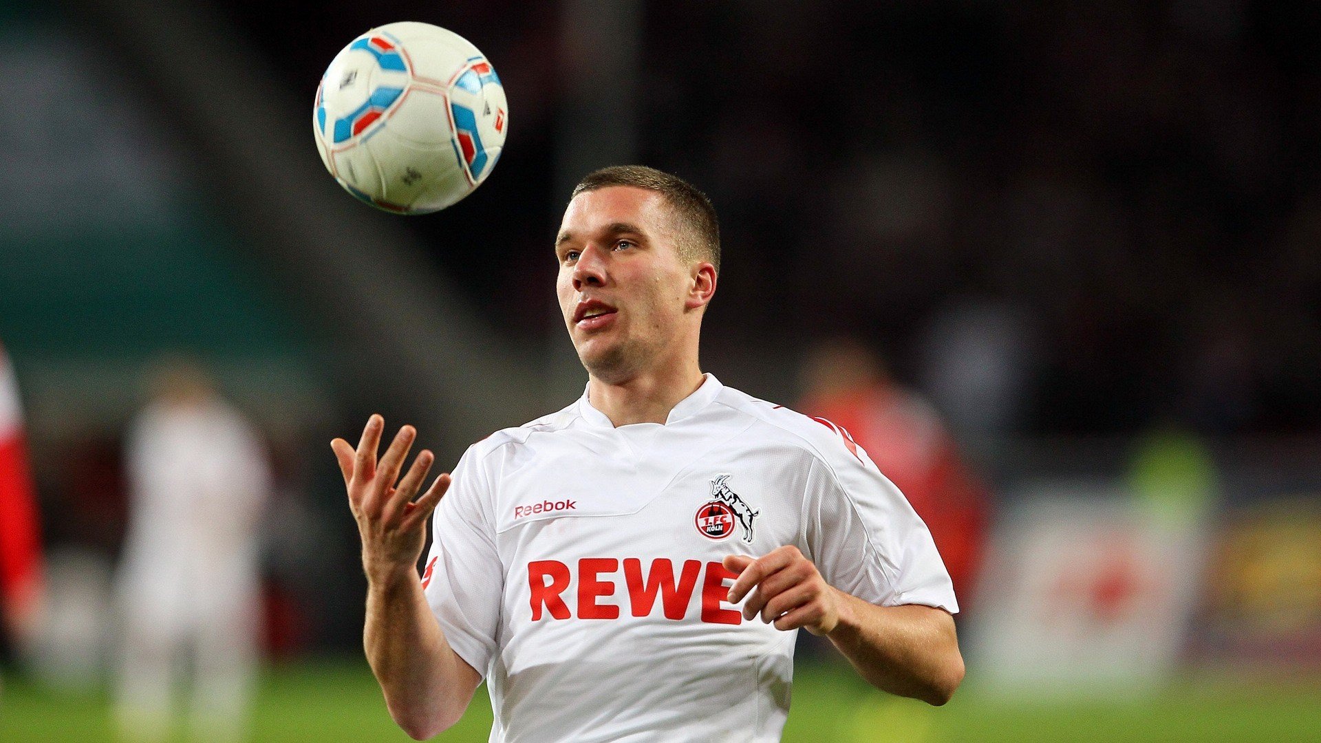 精彩绝伦的比赛中让球迷们尽享视觉盛宴,酣畅淋漓的球赛,感受体育的魅力