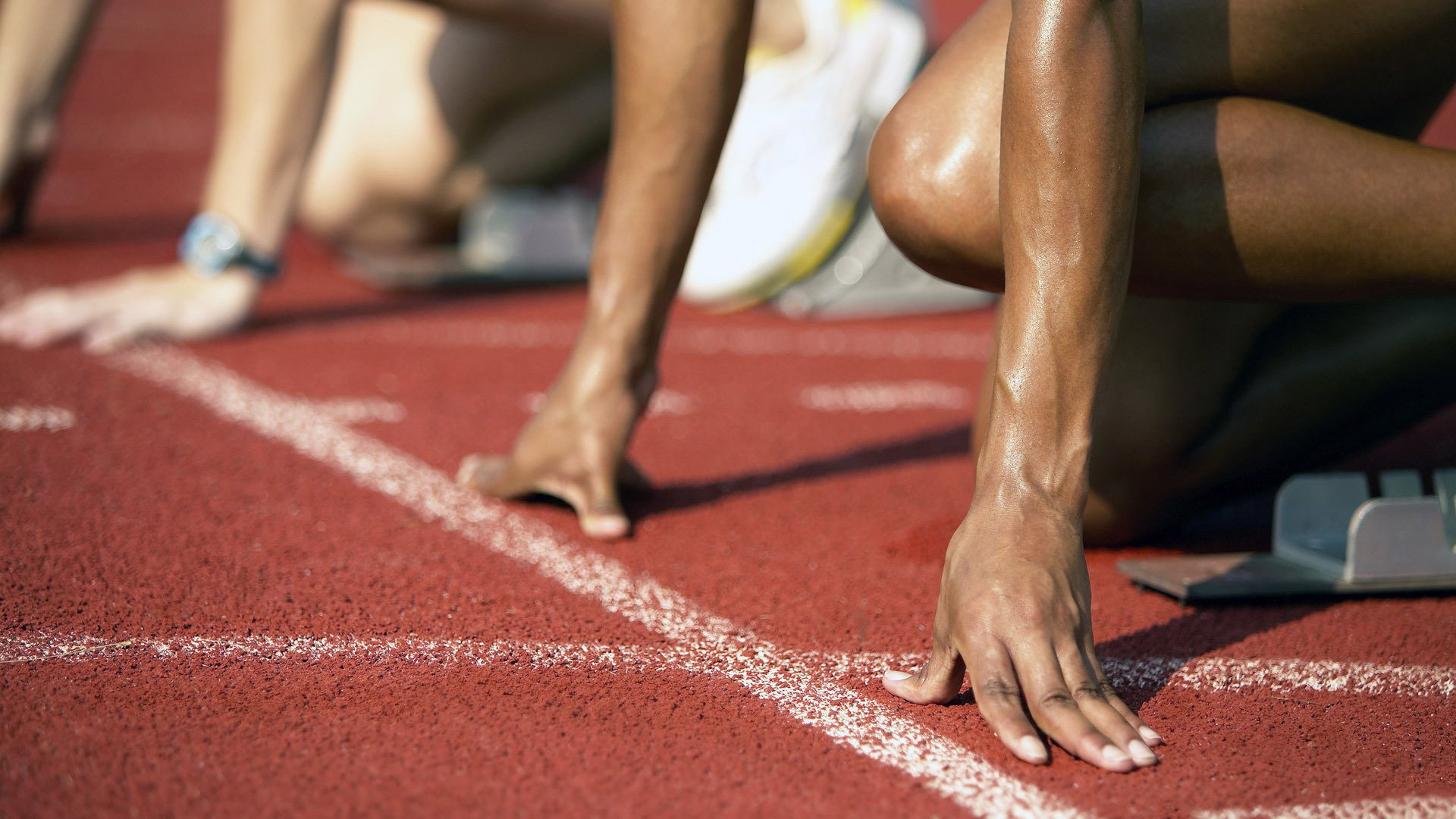 诺埃·庞蒂以速度征服赛道,庞蒂亚克·菲耶罗